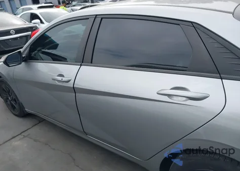 2022 Hyundai Elantra Sel z USA, uszkodzony, nr VIN 5NPLM4AG7NH057553